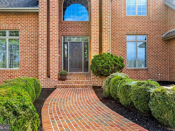 3rd image of 113 Aaron Ct
