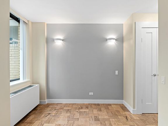 3rd image of 311 E 38th St APT 14D