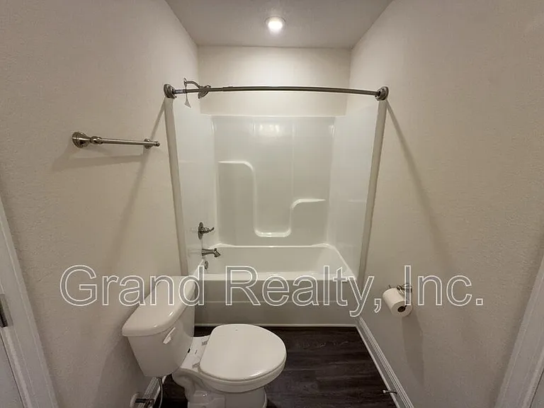 5033 Peach Dr — Photo 14