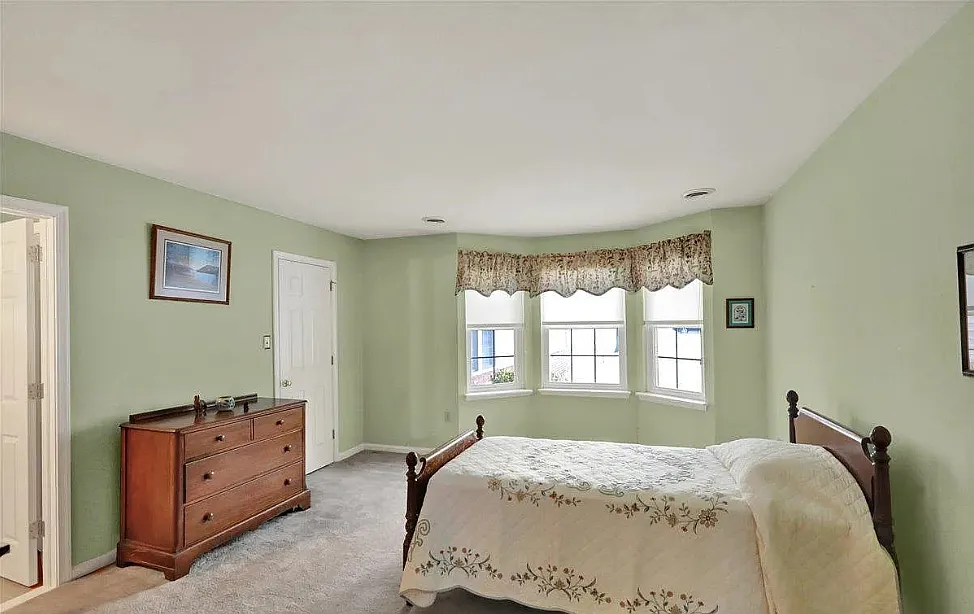 2 bed, 1342 sqft, $1,899 — Photo 2