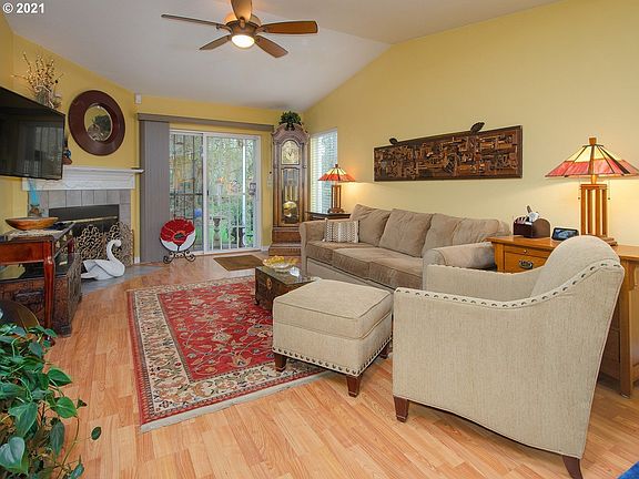 5th image of 1905 SE 114th Ct APT B