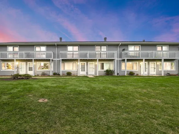 17438 W Walnut Ln, Gurnee, IL 60031