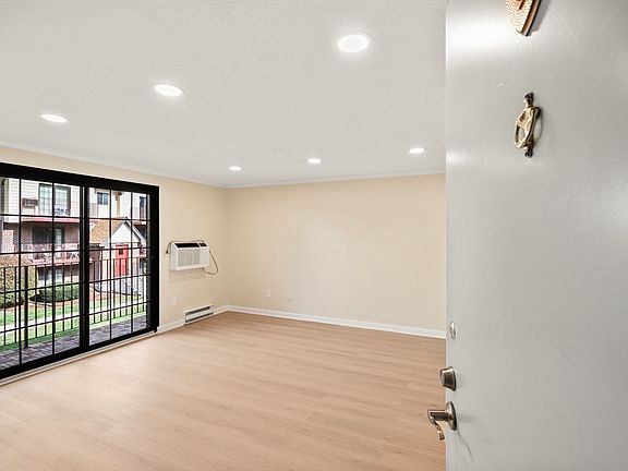 2nd image of 11 Royal Crest Dr APT 5