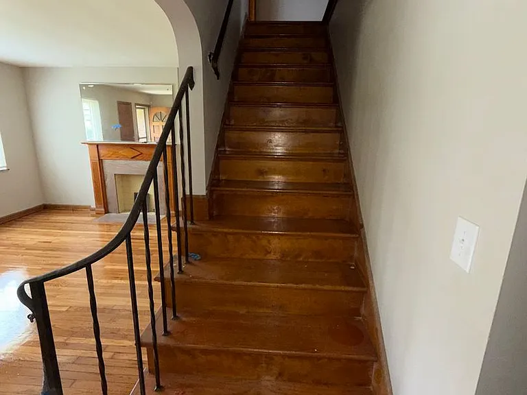 108 W Huron Ave — Photo 2
