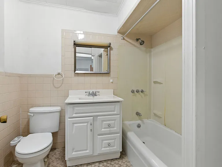 547 Broadway #1 — Photo 1