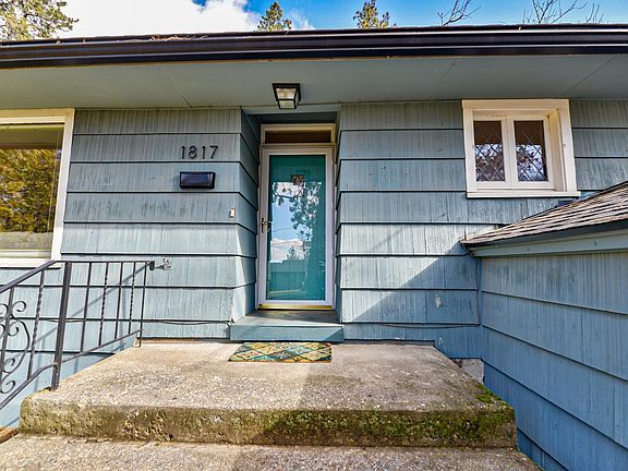 3rd image of 1817 S Maple Blvd