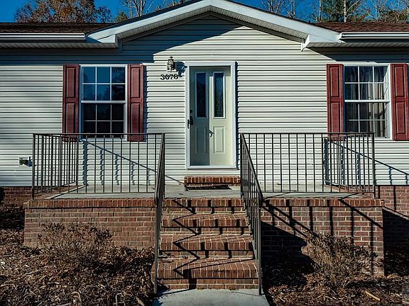4th image of 3078 Lake Dr