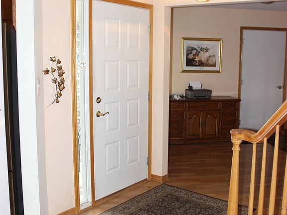 5th image of 18444 Lakeview Cir W