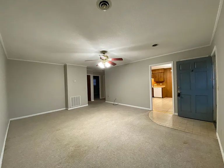 104 Skyview Dr — Photo 4