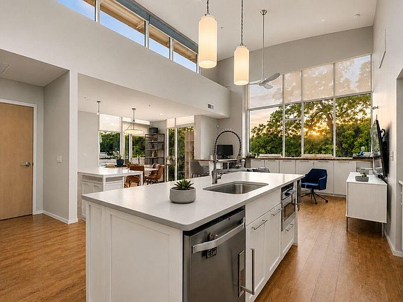 4th image of 1600 Barton Springs Rd Unit 5406