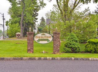 94 Sunrise Dr, Gillette, NJ 07933