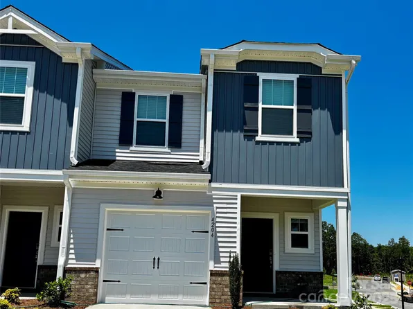 4204 Summit Woods Dr, Charlotte, NC 28216
