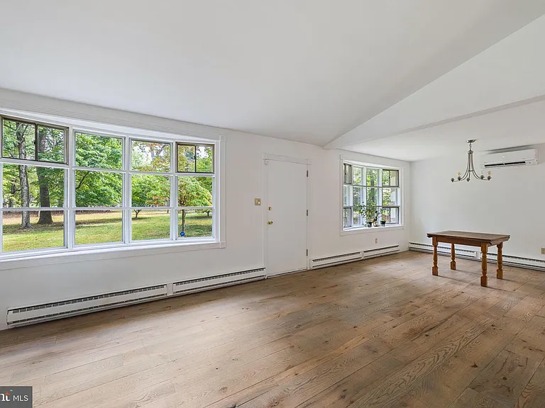 601 Cathcart Rd — Photo 9