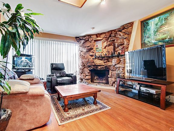 2nd image of 3520 E 1st St #5