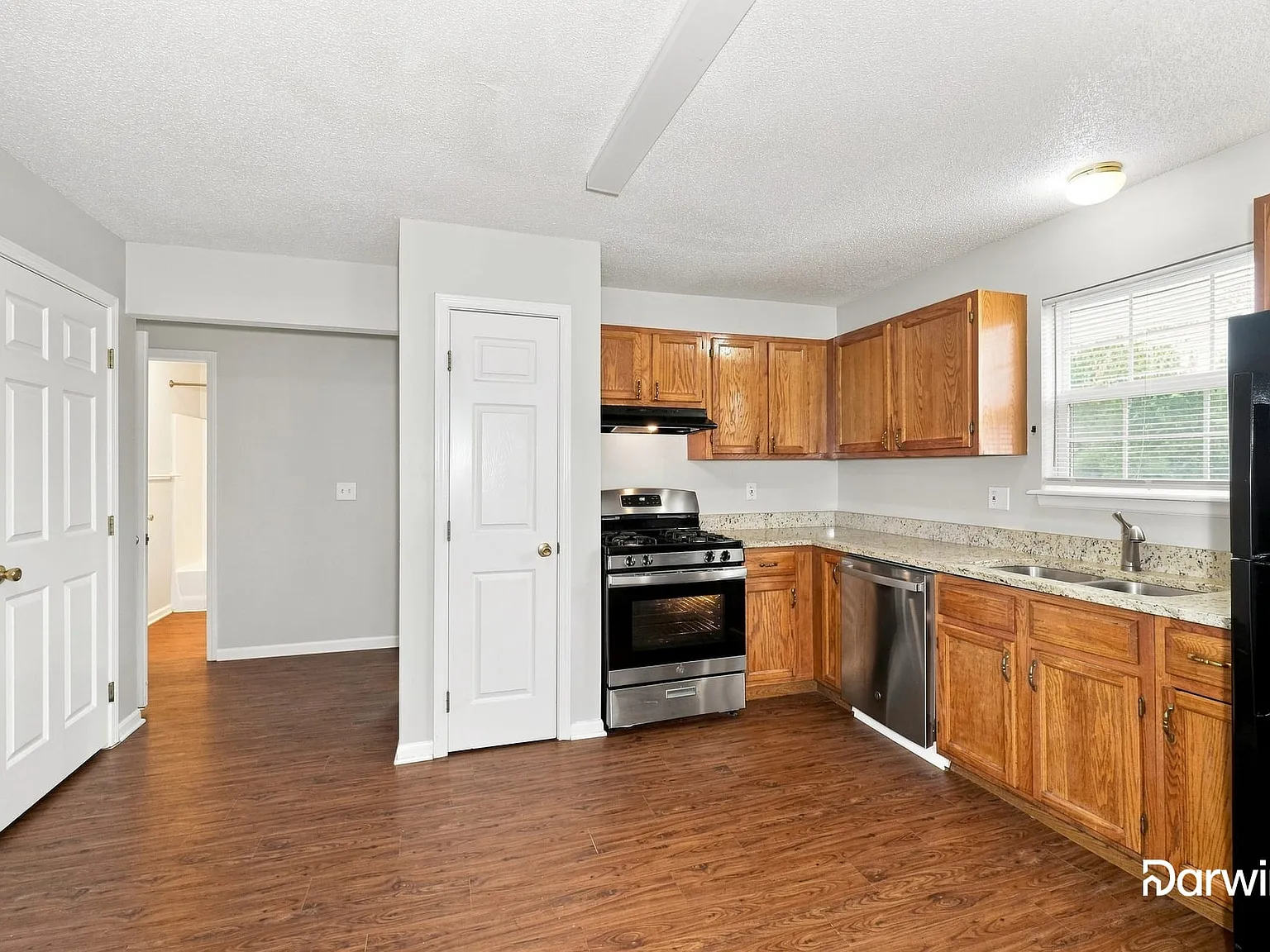 4 bed, 2.0 bath, 1700 sqft, $1,960 — Photo 2