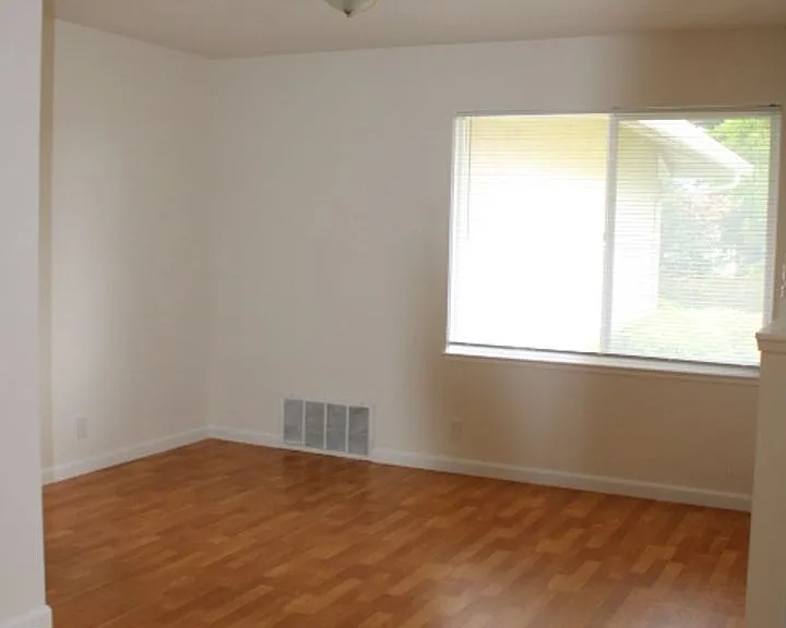 2152 Bluejay Cir — Photo 13
