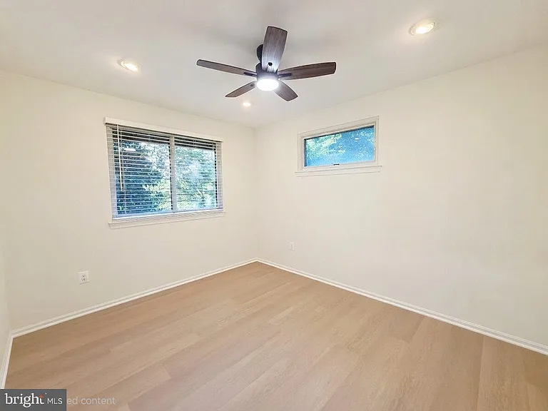 10027 W Constable Ct — Photo 15