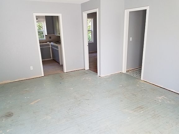 3rd image of 1307 Laverne Ave