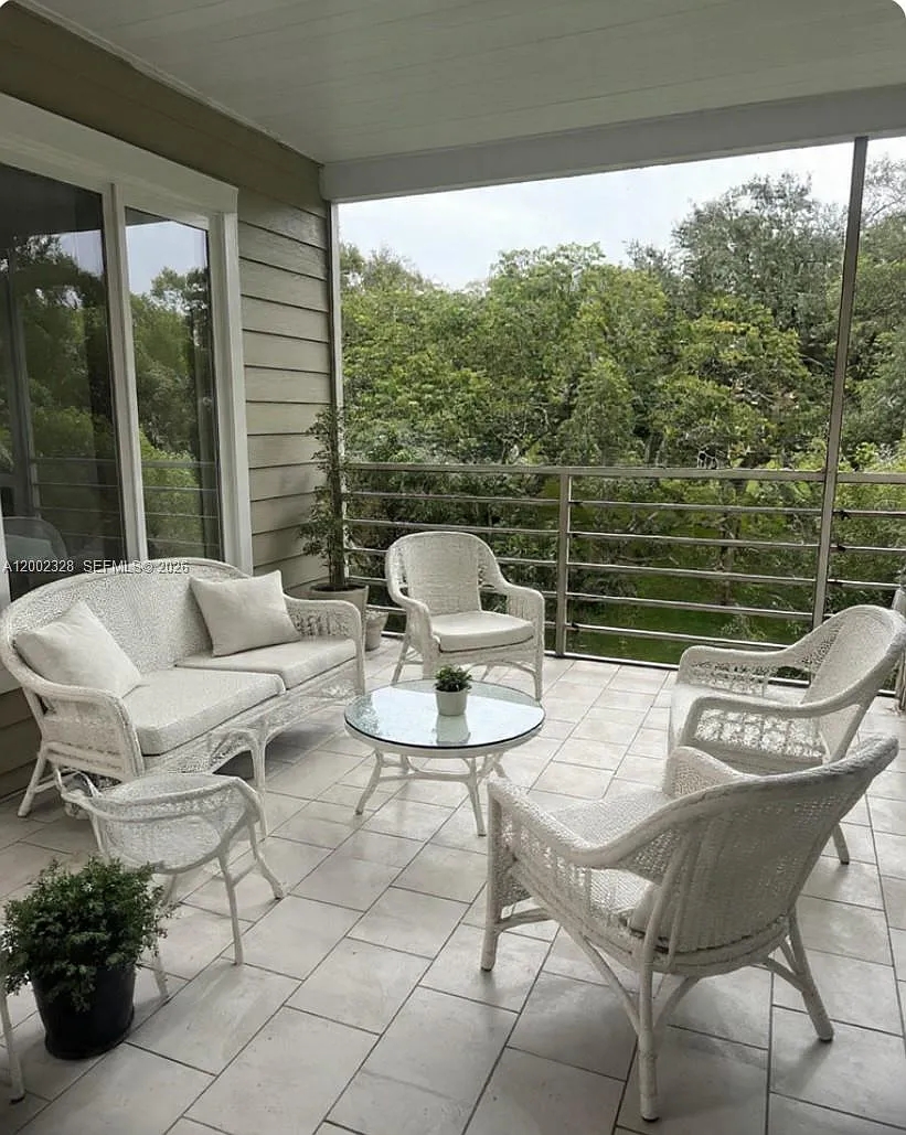 Cypress Chase Condo No 5 — Photo 1