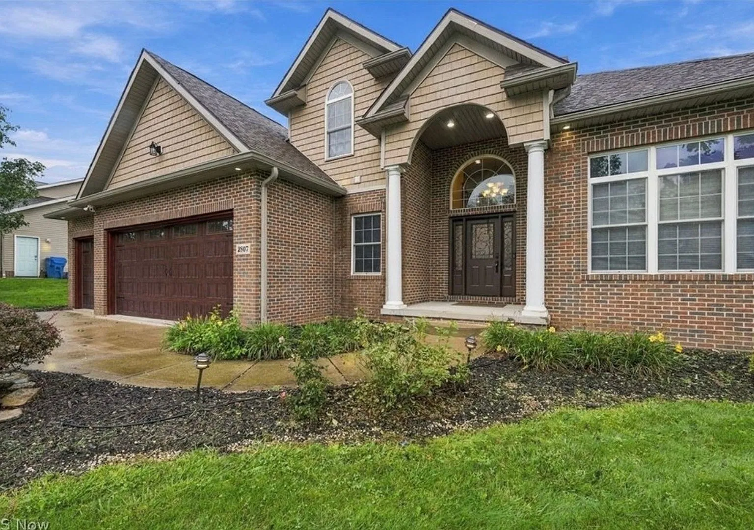 Spacious 4BR 3 1/2 bath House in Green — Photo 3