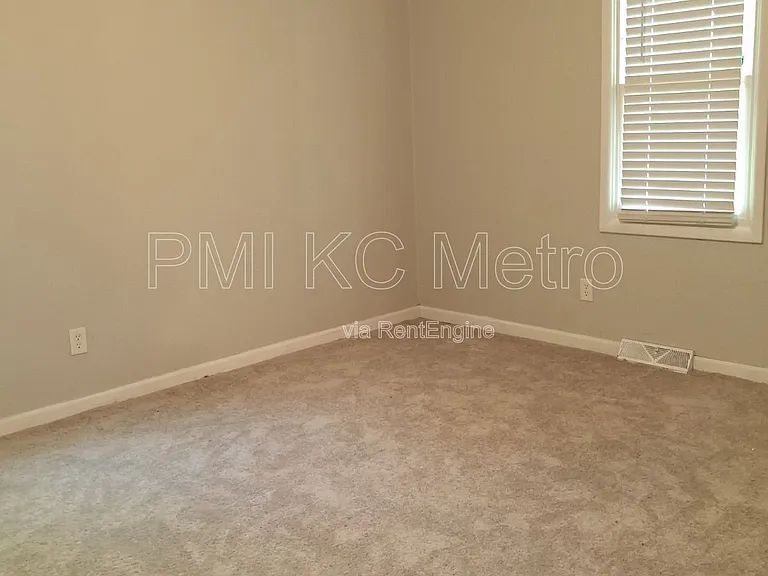 8304 E 110th Ter — Photo 12