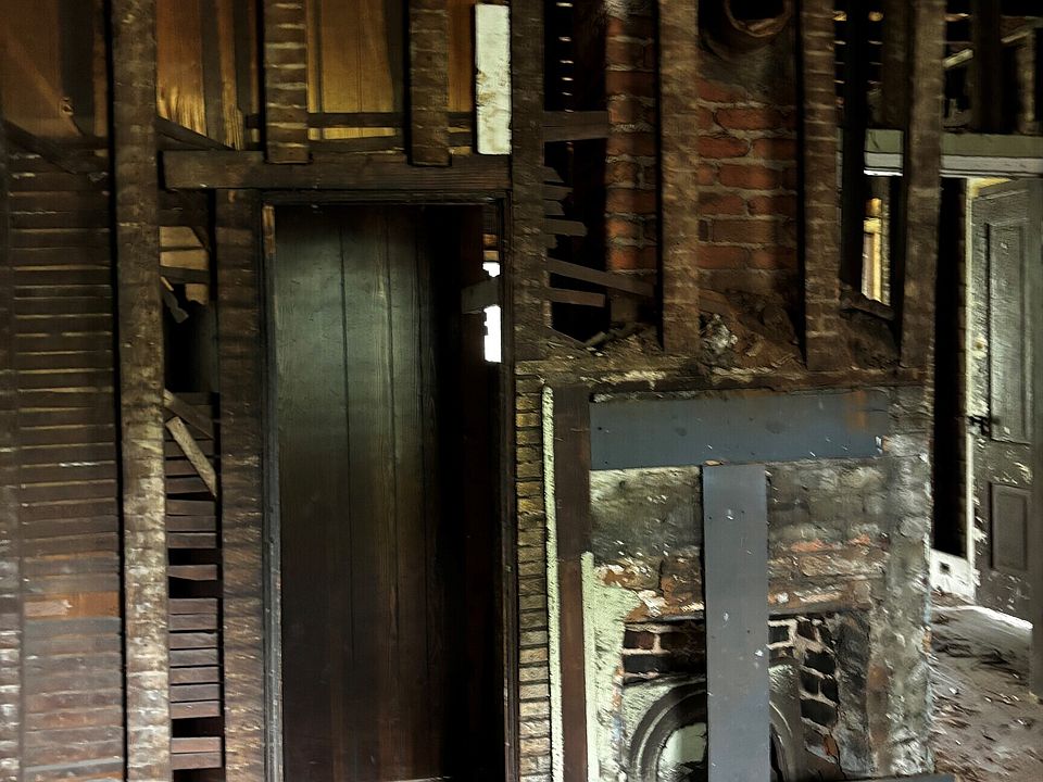 2nd image of 934 Smith St SW