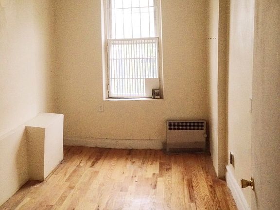 4th image of 853 Saint Johns Pl APT 3