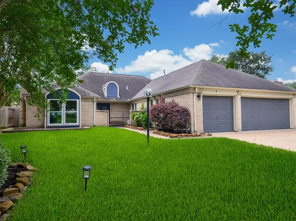 902 Rolling Mill Dr, Sugar Land, TX 77498