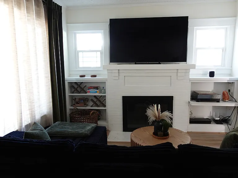 1780 N Marengo Ave — Photo 18