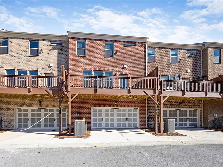 1758 Samantha Bnd — Photo 33