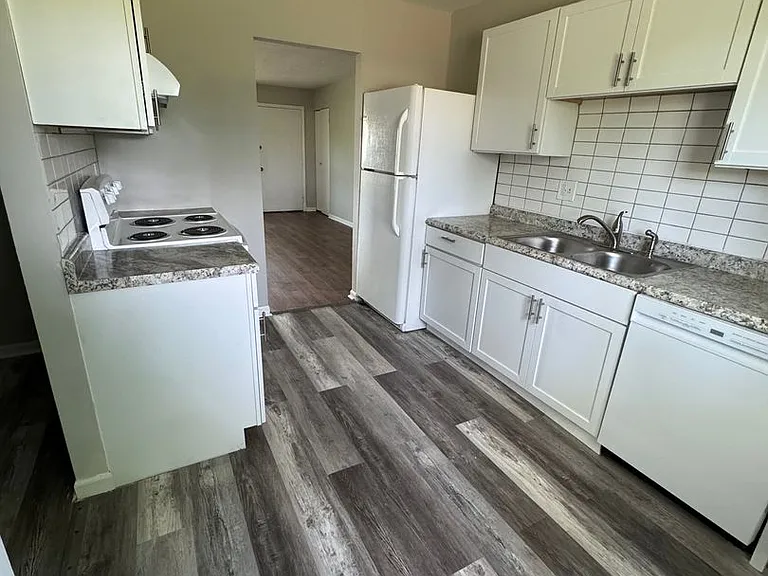 115 Grant Cir — Photo 3