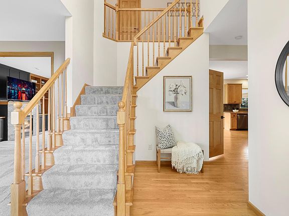 3rd image of 9082 Glenborough Dr