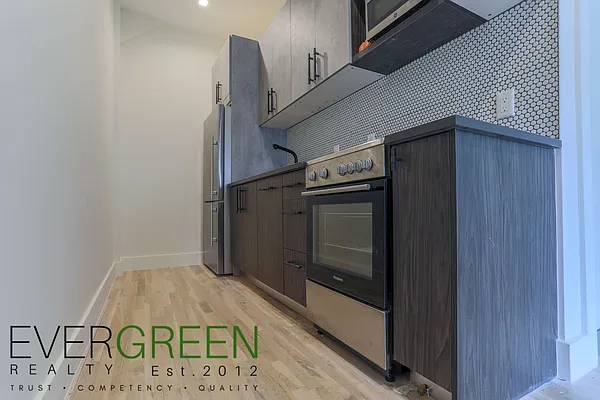 Rented by Evergreen Apartments BK | media 14