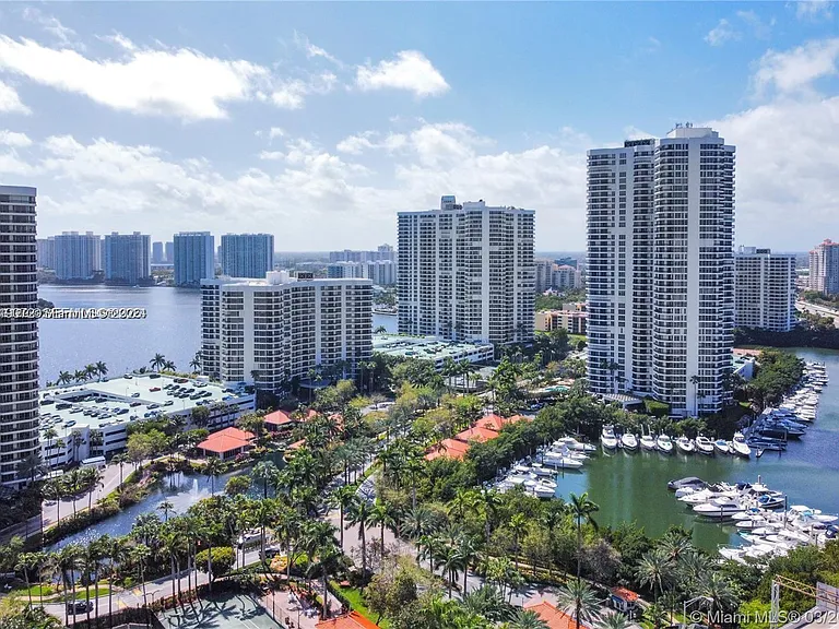 3600 Mystic Pointe Dr #310 — Photo 27