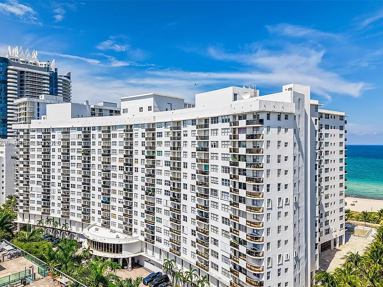 6039 Collins Ave #936 — Photo 36