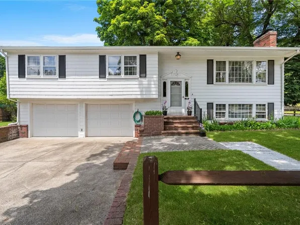 9 Katherine Rd, Woonsocket, RI 02895