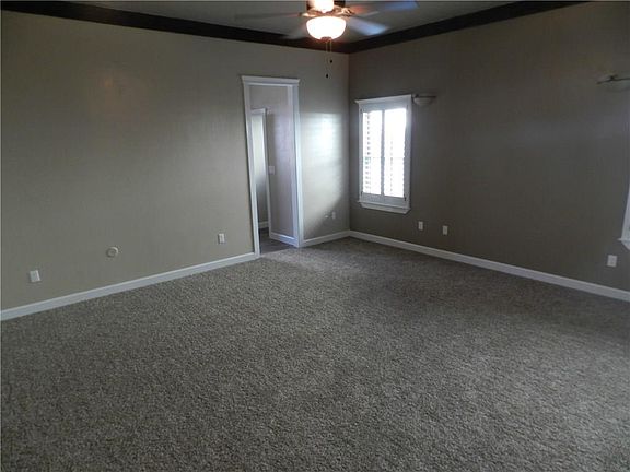 5th image of 1071 Yasmin Dr