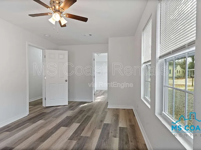 340 Hiller Dr — Photo 20