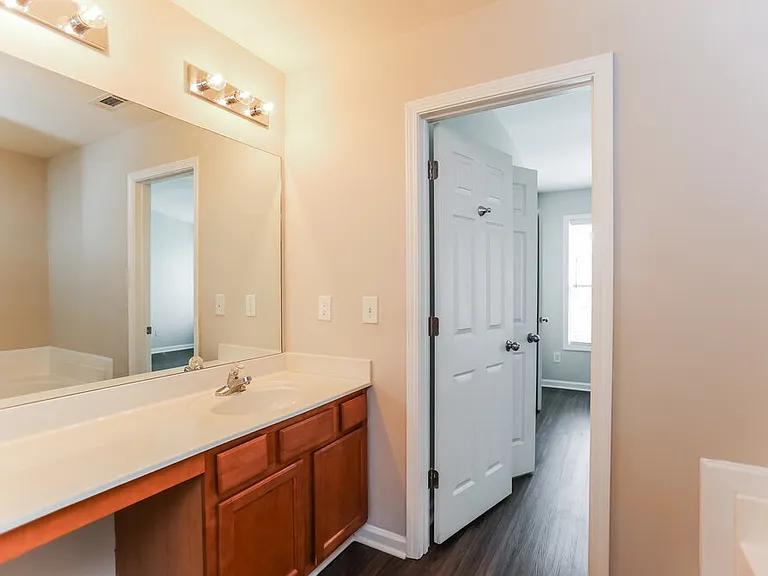 2044 Lakeshore Overlook Dr NW — Photo 12