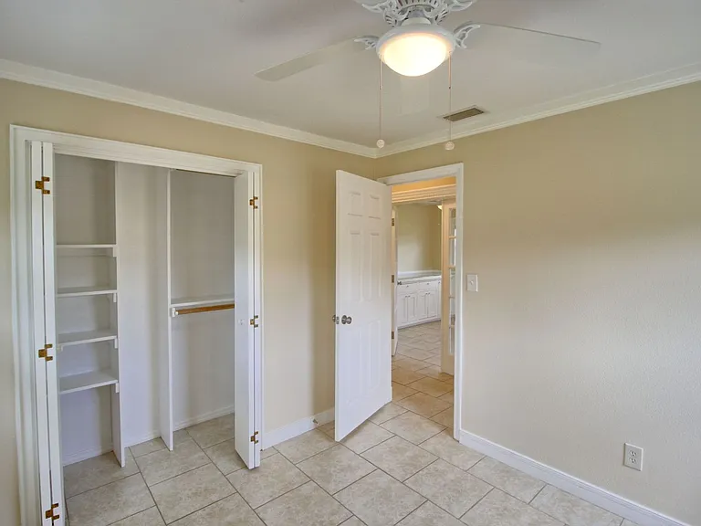 323 Elm Dr — Photo 8