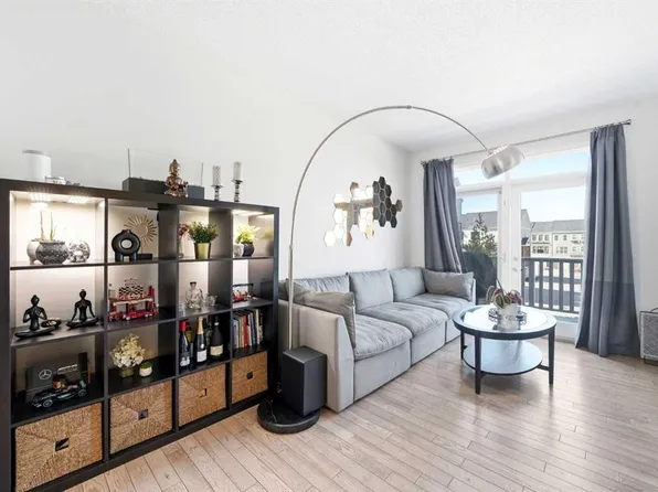 14 S Nolan Hill Gate NW, Calgary, AB T3R 0T9