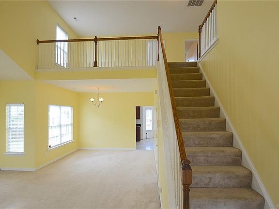 3rd image of 3806 Gloucester Dr