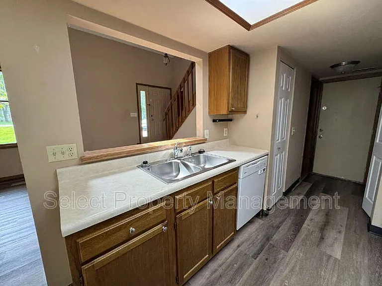 4904 Pinebrook Dr — Photo 6