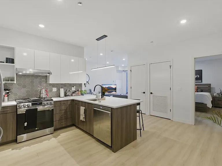 947 W Sunnyside Ave #213 — Photo 4