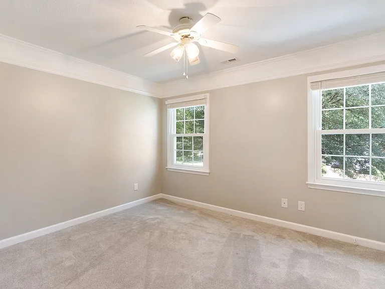 412 Peachtree Ln — Photo 17