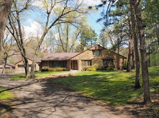 305 County Road B E, Little Canada, MN 55117