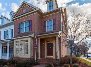 402 Oak Knoll Ter, Rockville, MD