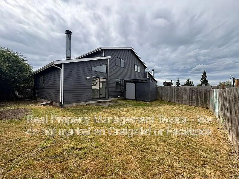 3 bed, 1.5 bath, 1287 sqft, $2,300 — Photo 1