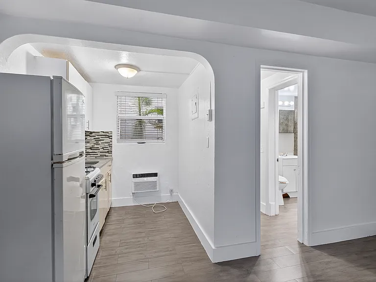 1843 Dewey St #104 — Photo 4