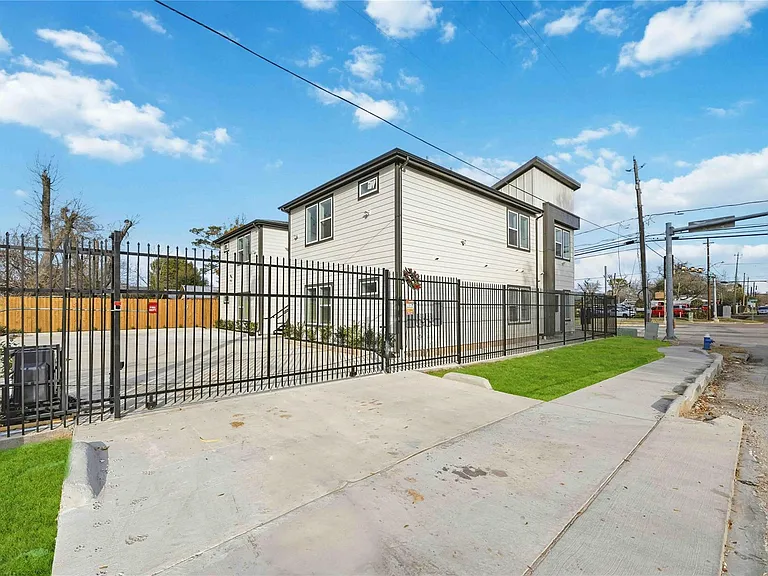 7625 De Priest St #D — Photo 32